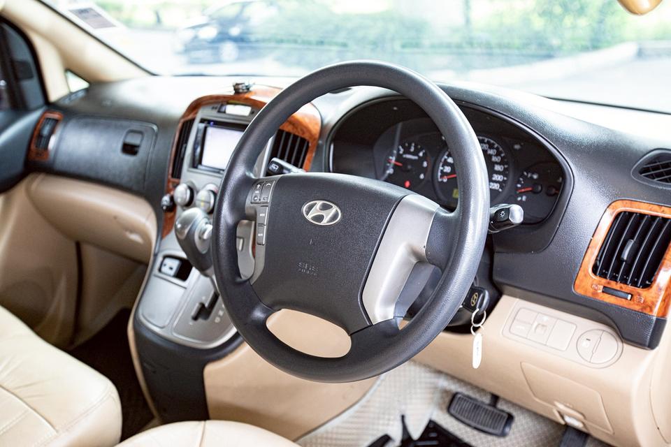 Hyundai H-1 ELITE 2.5 ดีเซล ปี 2014 สีน้ำตาล มือเดียวป้ายแดง  17