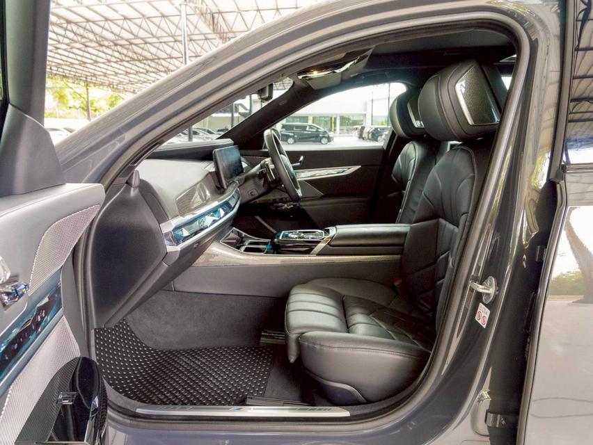 BMW 750e xDrive MSport (G70) ปีจด 2024 9