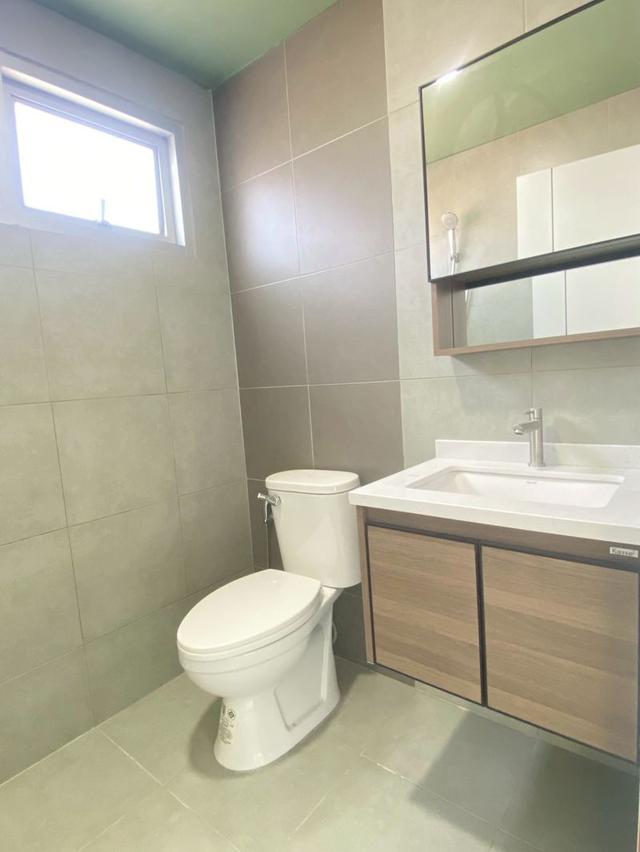 ทาวน์เฮาส์ 2 ชั้น ,หลังมุม เนื้อที่ 23.9 ตร.วา ขายหมู่บ้านกลอรี่เฮาส์ ถ.รามอินทรา 65 แยก 2-2 แขวงท่าแร้ง เขตบางเขน กรุงเทพฯ  12