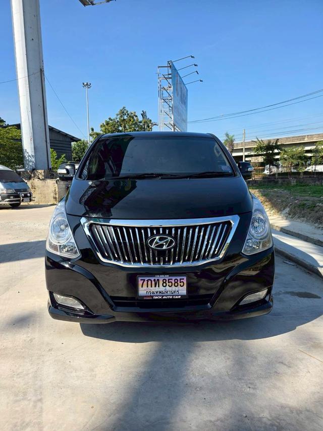 HYUNDAI H-1 VIP สีดำ ปี 2015 ไมล์ 130,000 กม.