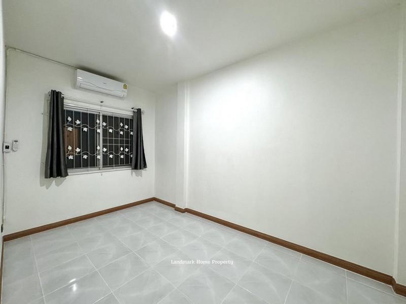 LM24-0221 ขายทาวน์เฮ้าส์ 2 ชั้น หลังมุม รีโนเวทใหม่ มบ.ณนนท์ ซอยวัดลาดปลาดุก เนื้อที่ 29.7 ตรว 3นอน 2น้ำ 6