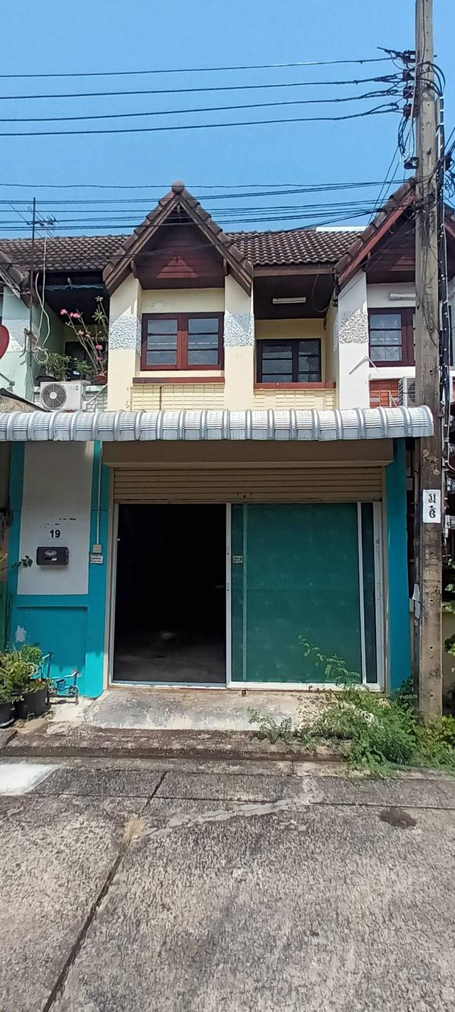 ทาวน์เฮ้าส์ 2ชั้นพร้อมที่ดิน 6