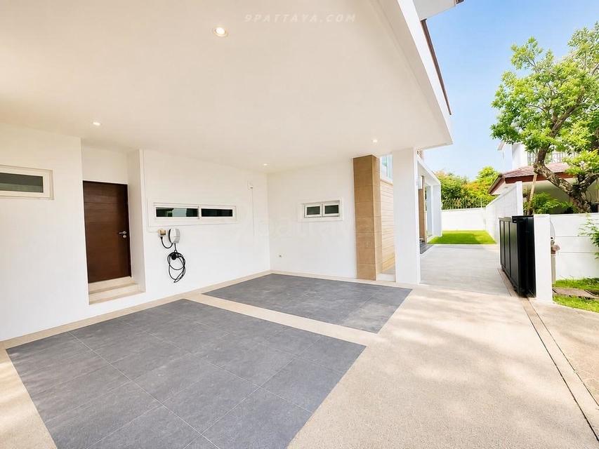 For Sale — Beachside Pool Villa at Seabreeze Villa Pattaya, Krating LaiBeautiful beachside pool villa for sale at Seabreeze Villa Pattaya, located nea 3