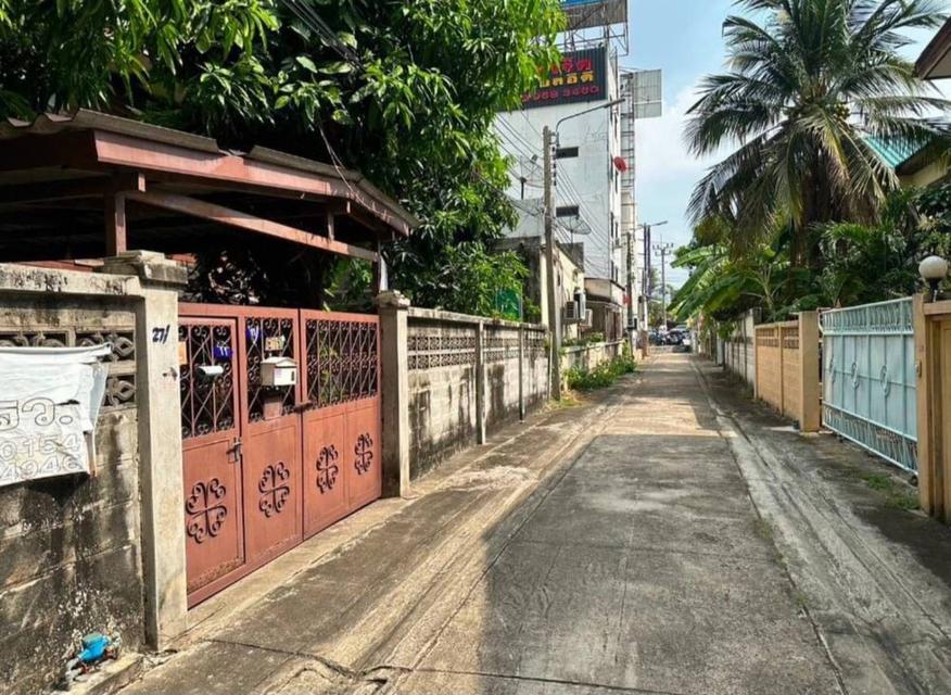 ขายที่ดิน ถ. ประชาราษฎร์ ( ซ.วัดลานนาบุญ ) ถ. นครอินทร์ , ใกล้ บิ๊กซี ติวานนท์ , MRT (สะดวกแม้ไม่ใช้รถ เดินสบายใกล้ถนนใหญ่เพียง 2 นาที) 6