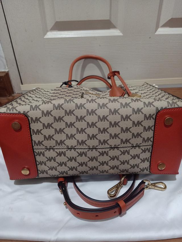 กระเป๋า Michael Kors