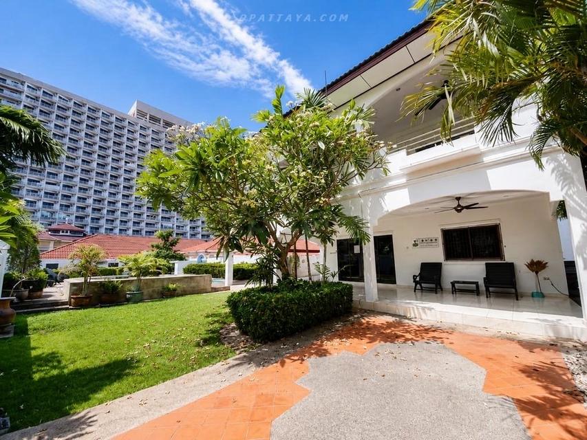 For Rent — 4-Bedroom Pool House at Royal Park Village, Thepprasit RoadPrivate pool house for rent at Royal Park Village, Thepprasit Road, Pattaya. 4