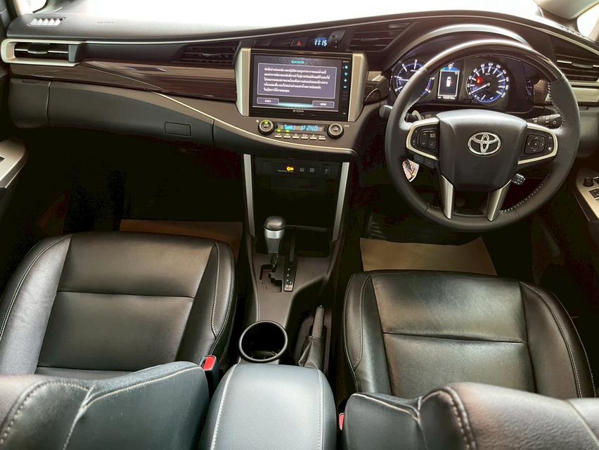 TOYOTA INNOVA CRYSTA 2.8 PREMIUM 2022 14