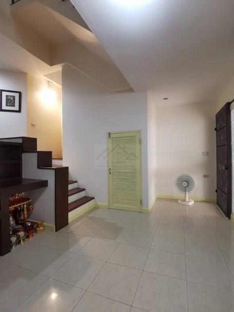 ให้เช่าทาวน์โฮม 3 ชั้น 22 ตร.ว. บ้านกลางเมือง รัชดา-เหม่งจ๋าย1 ใกล้เลียบด่วน และสถานทูตลาว 2