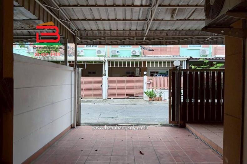 ทาวน์เฮาส์ หมู่บ้าน ปริณดาโฮม ซอยพหลโยธิน 54/1 เนื้อที่ 19.9 ตรว. สายไหม กรุงเทพมหานคร 13