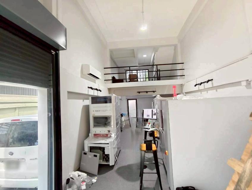 ขายด่วน! อาคารพาณิชย์ 4 ชั้นครึ่ง รีโนเวทใหม่ทั้งหลัง หมู่บ้านบางพลีนิเวศน์  พร้อมเฟอร์นิเจอร์ (หลังมุม)  บางพลี-กิ่งแก้ว เหมาะอยู่อาศัย ทำออฟฟิศ 4