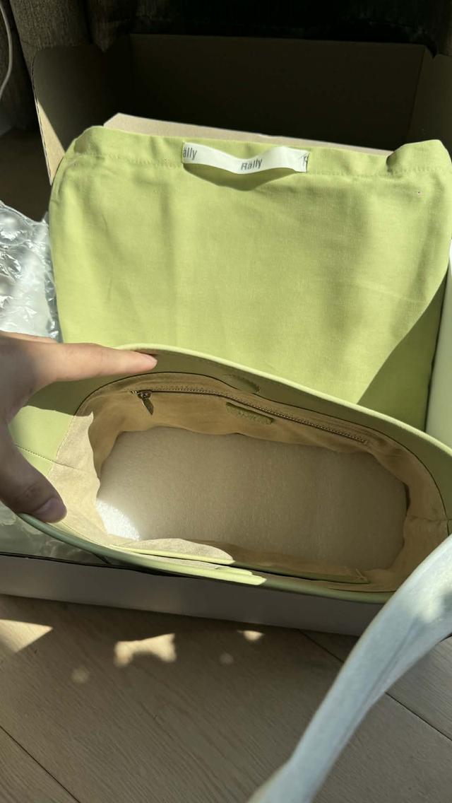 Rally Loop Bag สีเขียวพิสตาชิโอ 9