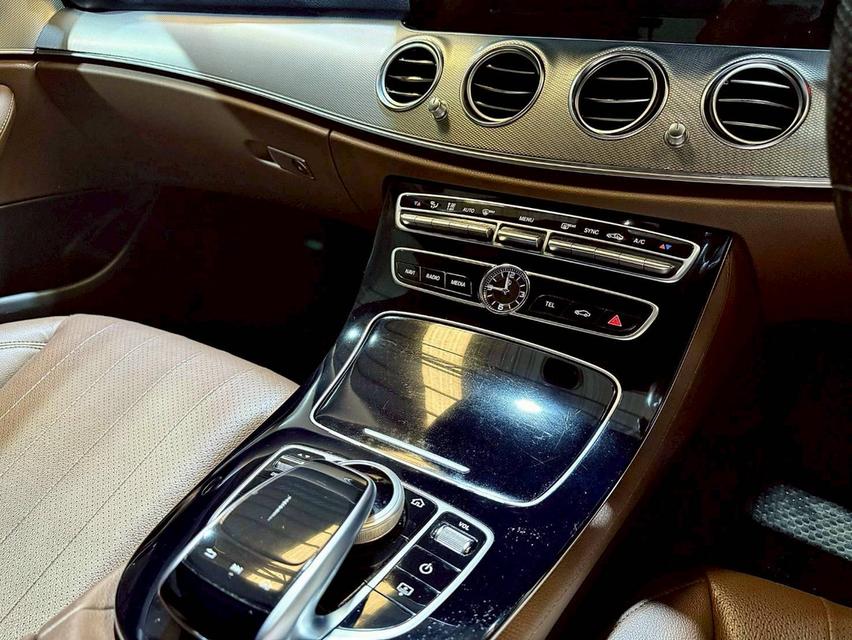 Mercedes-Benz E220d Avantgarde W213 ปี 2017 16