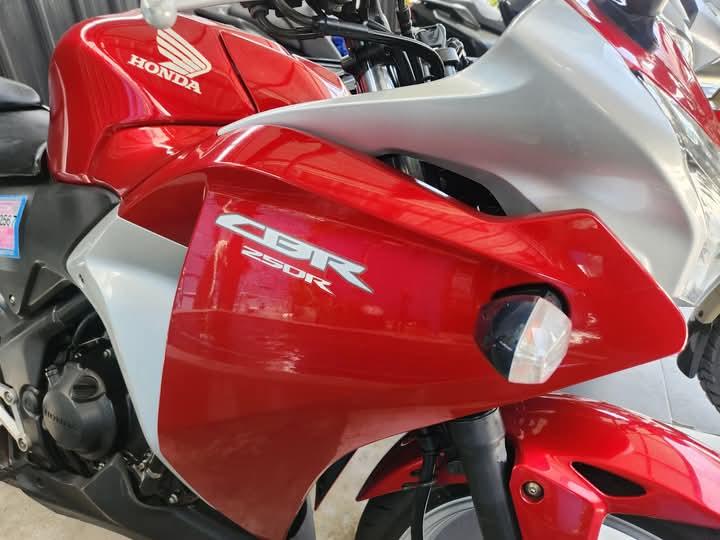 Honda CBR ปี 2010 4