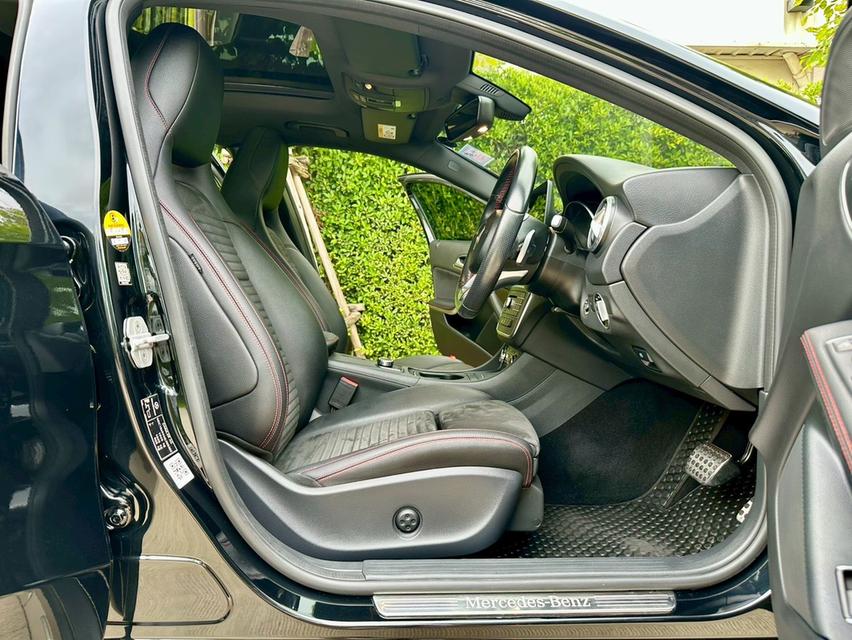 BENZ GLA250 AMG Dynamic 2017จด18 รถบ้านมือเดียวป้ายแดง สีเดิมทั้งคัน เข้าศูนย์ตลอด ใบเสร็จครบทุกระยะ 13