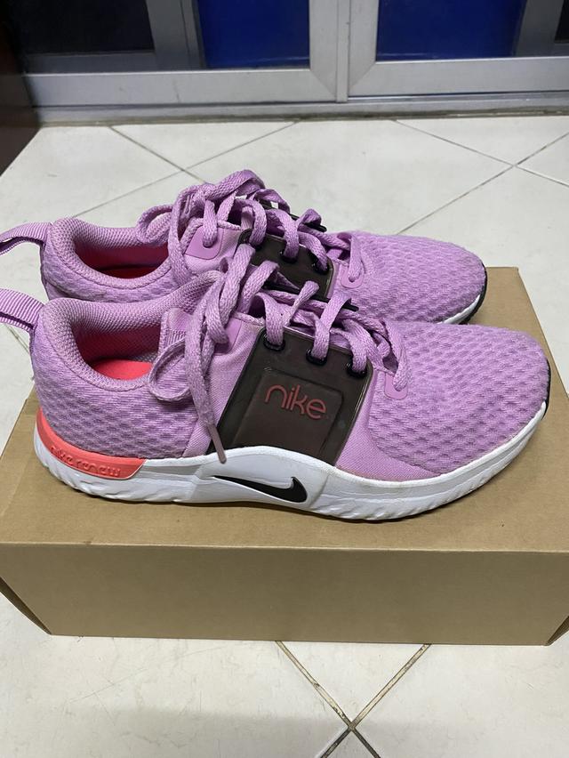 รองเท้ามือสองสภาพดี Nike and adidas