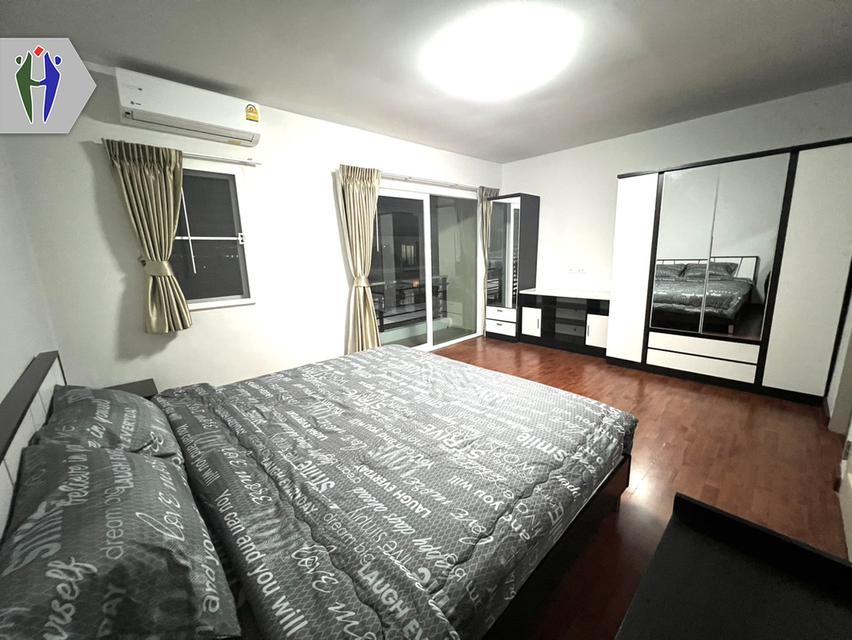 ให้เช่า เดอะ กรีน ลีฟวิ่ง คอนโด 10,000 บาท •	ขนาด 50 ตารางเมตร •	1ห้องนอน 1ห้องน้ำ ห้องนั่งเล่น •	โซฟา, ทีวี,เครื่องปรับอากาศ •	ระเบียง •	สระว่ายน้ำแล 10