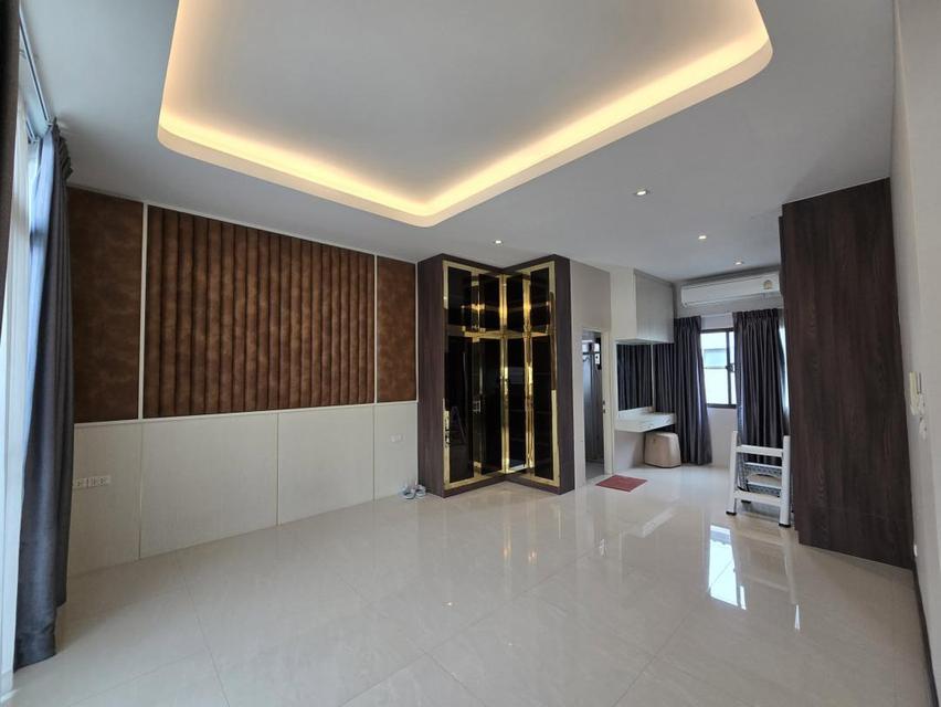 ให้เช่า โฮมออฟฟิศ Home Office ชั้น 3 ชั้น โครงการ DISTRICT ดิสทริค เอกมัย-รามอินทรา เลียบด่วน ซอยรามอินทรา 40 แขวงนวลจันทร์ เขตบึงกุ่ม 2