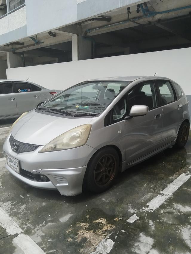 Honda Jazz 1.5V i-VTEC(ABS) AT ปี 2010 เครื่องเบนซิน เกียร์ออโต้ AT​ เลขไมล์  107,xxx Km.