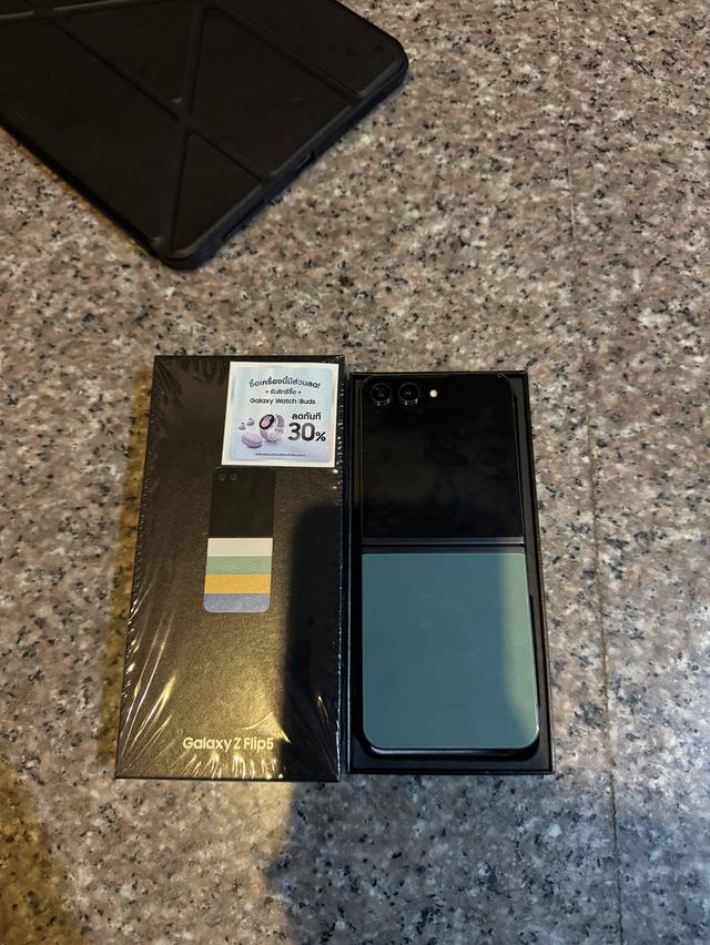 ขายSamsungFlip5สีGreen512กิ๊กสูนTrueยกกล่องจอกางสุดไม่มีจุดไม่มีเส้นหายากมากๆ
