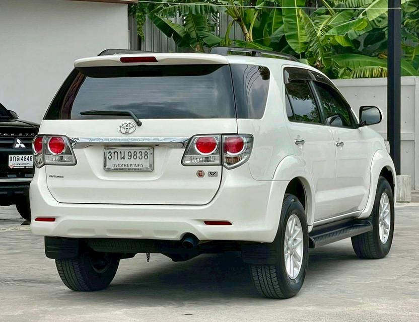 ปี 2014 TOYOTA FORTUNER 2.5 Vสีขาว เกียร์ออโต้ รถสวยมือเดียว ขับเคลื่อน2ล้อ 2