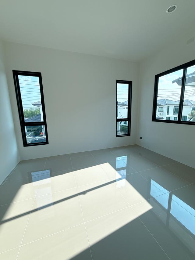 บ้านแฝด 2ชั้น 45ตร.วา 4ห้องนอน 3ห้องน้ำ 1ห้องเอนกประสงค์ 1ห้องครัว 1หัองซักล้าง พร้อมโรงรถ2คัน 13