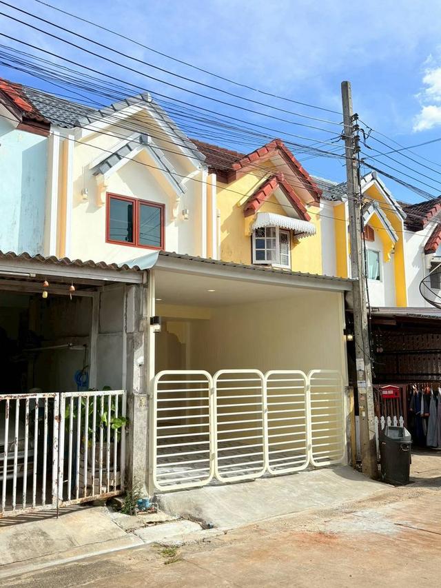 💛หมู่บ้านพร้อมจิตร บางใหญ่ 💛ทาวน์เฮาส์ 2 ชั้น  ถนนเมน โครงการมีระบบรักษาความปลอดภัยเข้า-ออกใช้คีย์การ์ด. ด้านหลังติดทุ่งนารับลมเย็นๆ 2