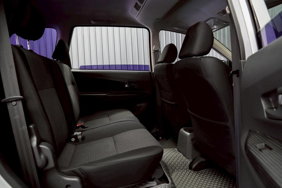 TOYOTA AVANZA 1.5 G AT ปี 2011 จด 2012 สีเทา ไมล์ 46,xxx km. 12