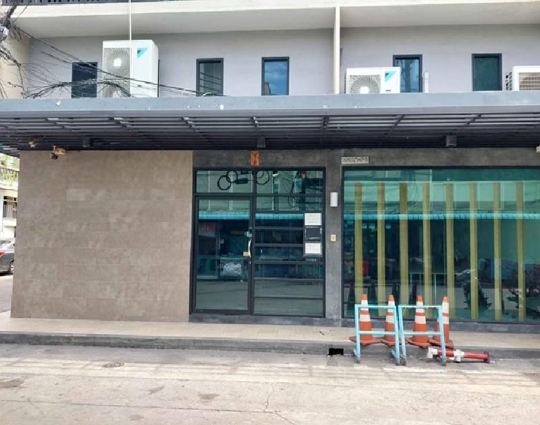 ให้เช่าอาคารพาณิชย์ / อาคารสำนักงาน 4.5 ชั้น / ทำเล พระราม 3 , ถนนจันทร์ หรือ เข้าทาง เจริญกรุง 107 ได้ / อาคารอยู่ในซอย เจริญราษฎร์ เข้าซอยไม่ลึก  9