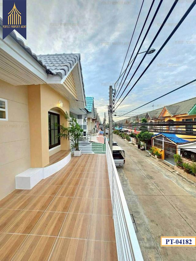 ทาวน์เฮาส์ สุชา บางบัวทอง ติดถนนหลัก 15