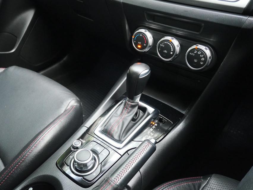 MAZDA 3 2.0S Spotsปี 2015 เข้าศูนย์ทุกระยะ อุปกรณ์ครบ บุ๊คเซอร์วิส กุญแจ2ดอก  10