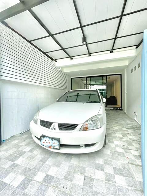 ให้เช่าทาวน์โฮม 2 ชั้น 16 ตร.วา. 130 ตร.ม. ม.นิด้า 3กม. แฮปปี้แลนด์ เดอะมอลล์ บางกะปิ 1.5กม. MRTแยกลำสาลี 2.1กม. เสนาวิล 2