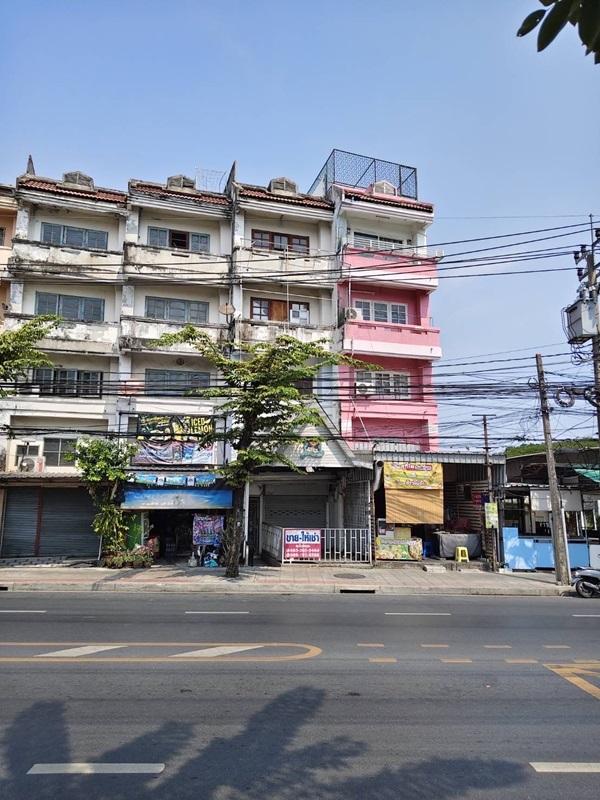 ขายอาคารพาณิชย์ ปากซอยประชาอุทิศ 127 ใกล้บิ๊กซี ติดถนนใหญ่ ทำเลศักยภาพสูง โทร 063-365-9464 2