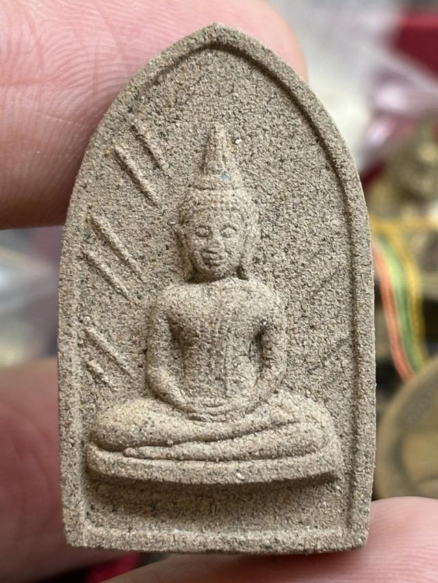 พระผงพระธาตุพนม รุ่น ใบโพธิ์ตรัสรู้ วัดพระธาตุพนม นครพนม พ.ศ.๒๕๔๐ กล่องเดิม สวยครับ