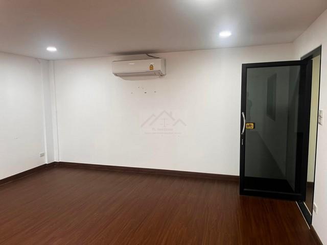 ให้เช่าโกดัง ออฟฟิศ 2 ชั้น บนเนื้อที่ 79 ตรว. 260 ตรม. ย่านโชคชัย 4 สตรีวิทยา 2 เหมาะสำหรับทำออฟฟิศหรือเก็บสินค้า 4