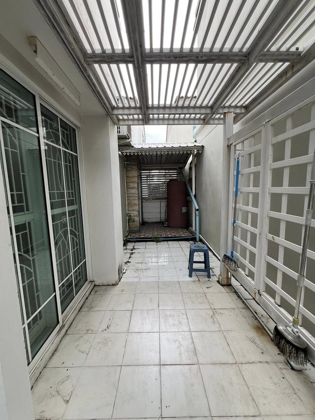 THE VILLAGE KM 8บางนา 4นอน2น้่ำ 28 ตารางวา ทิศใต้เลขมงคล 18