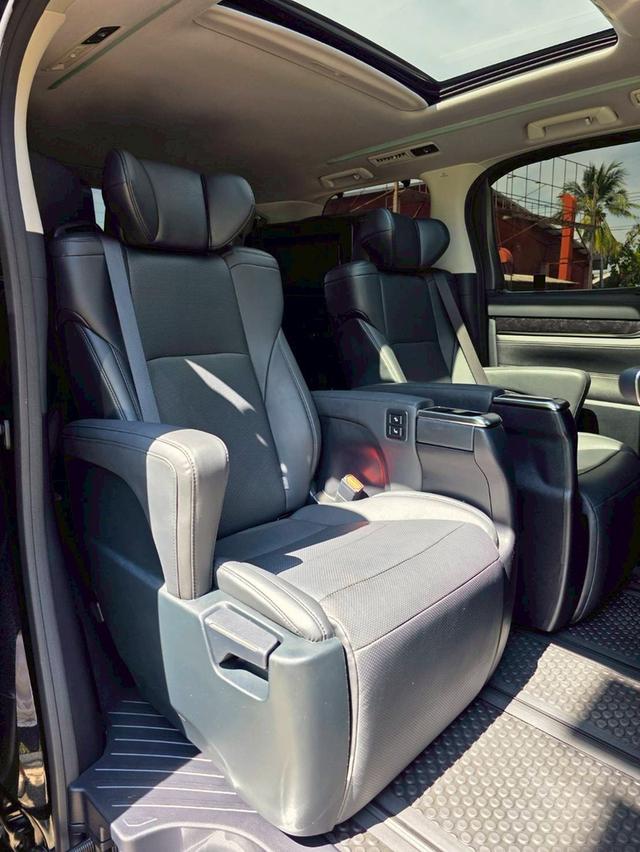 Toyota ALPHARD 2.5SC PACKAGE สีดำ ปี 2022 ไมล์ 40,000 กม.  9