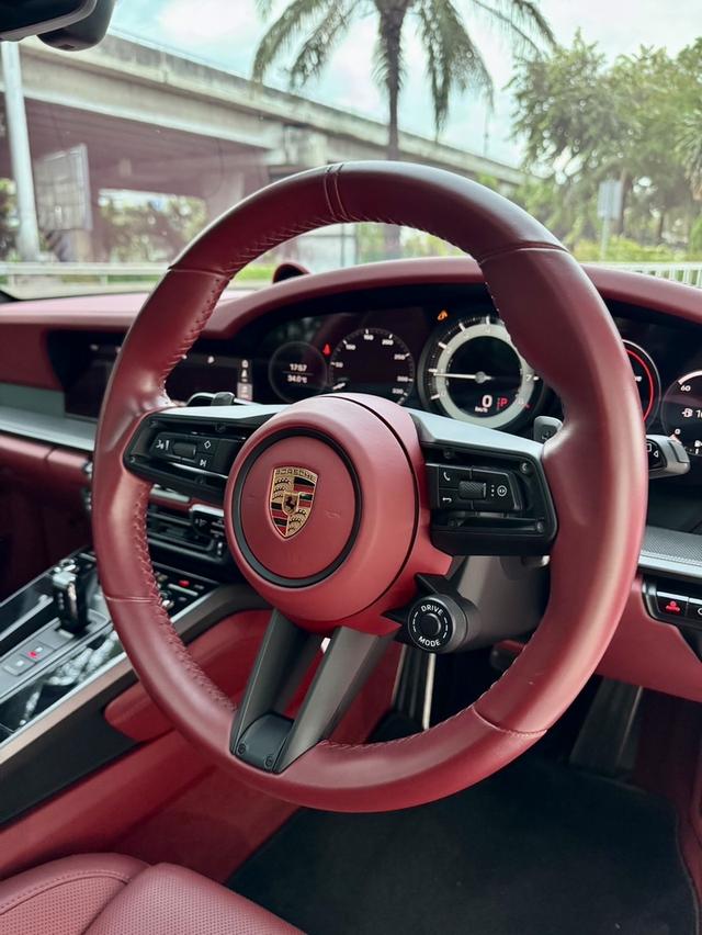 Porsche 911 Carrera (992)