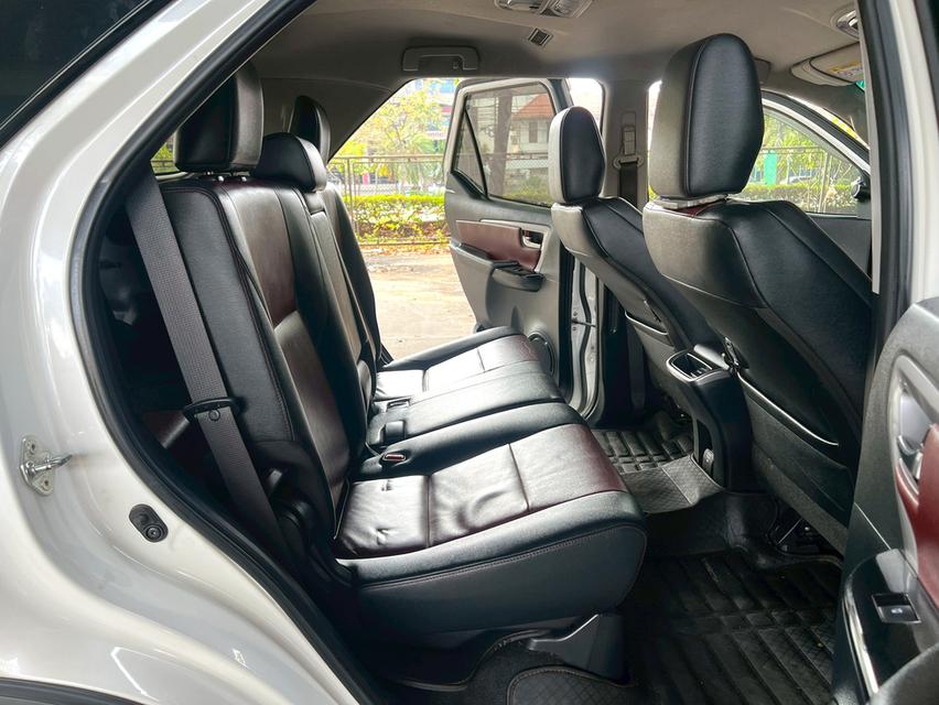 ขายรถ Toyota Fortuner 2.8 TRD ปี 2019 สีขาว เกียร์ออโต้ รูปที่ 10