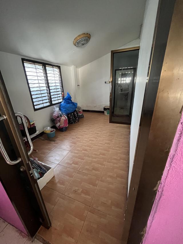 บ้านเดี่ยวหนึ่งชั้น สองห้องนอน สองห้องน้ำ หนึ่งห้องครัว มีที่จอดรถสองคัน 5