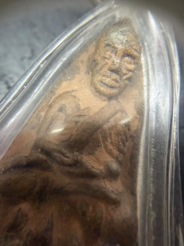 พระเครื่อง หลวงพ่อรวย พิมพ์หลวงปู่ทวด เนื้อดินไทย รุ่นแรก รูปที่ 6