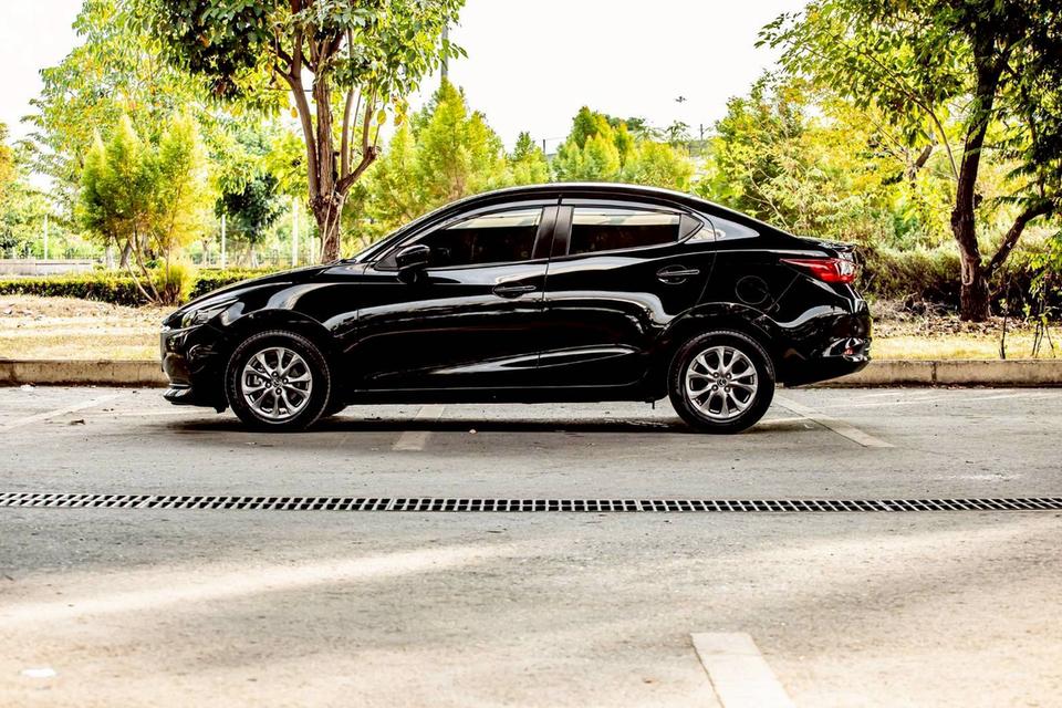 Mazda2 1.3 C Sedan ปี 2021 สีดำ มือเดียวป้ายแดง 11