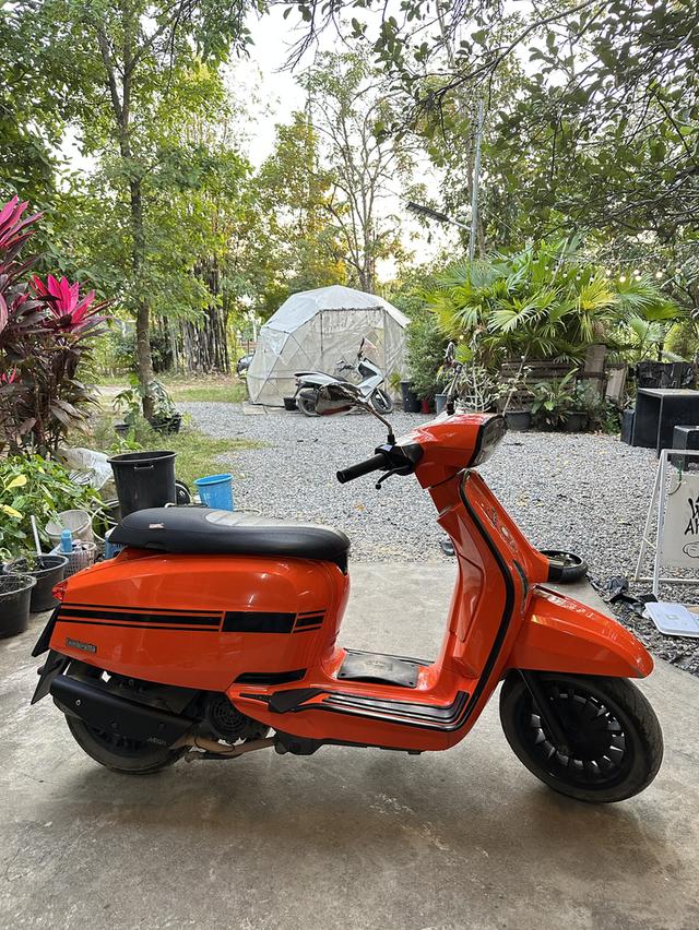 Lambretta V125 Special ปี 2021 สีส้ม 13
