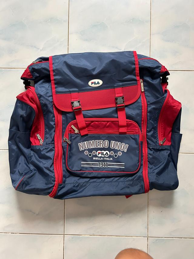 กระเป๋าเป้ FILA Vintage "Numero Uno!" สภาพสะสม (Mint Condition) - กางปีกขยายข้างได้