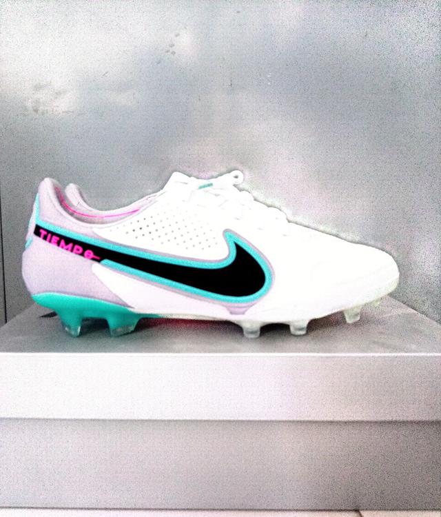 รองเท้าสตั๊ดฟุตบอล NIKE มือ 1