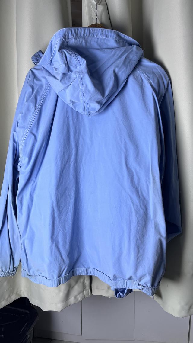 เสื้อคลุมTommy สีฟ้ามีฮู้ท ไซส์XL อก 50 ยาว 30 สภาพสวยใหม่ มีตำหนิตามภาพ นัดรับได้ รูปย่อยที่ 4