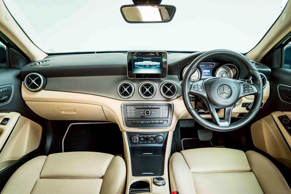 รหัสรถ NP5565 BENZ GLA200 URBAN ปีรถ : 2017 11