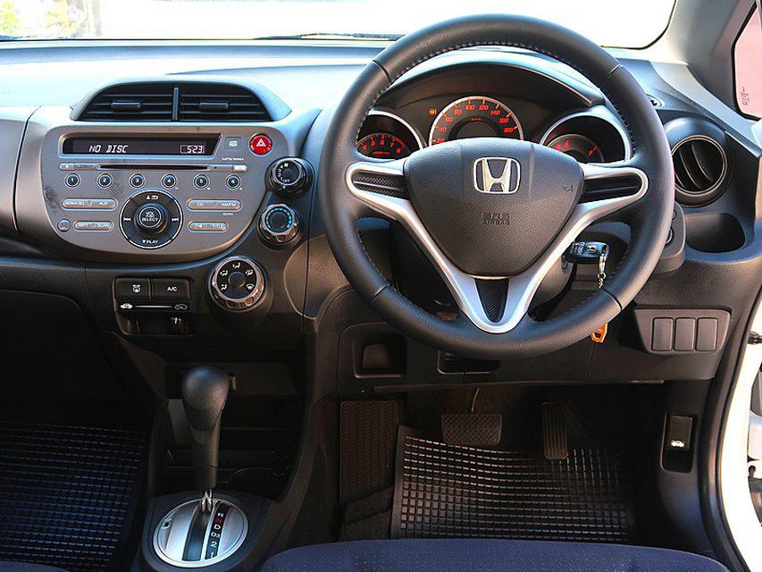 Honda Jazz 1.5V ปี 2009 5