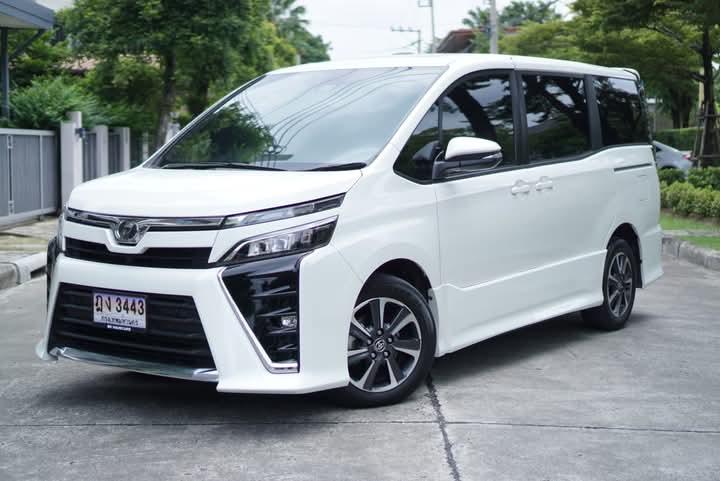 ขาย Toyota Voxy 2