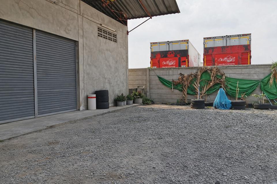 ขายโกดัง + บ้าน + ออฟฟิศติดถนนใหญ่ ลาดกระบัง! 2 ไร่ 2 งาน 10