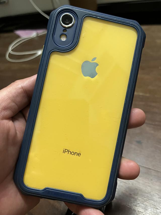 iPhone XR 128 GB yellow 1